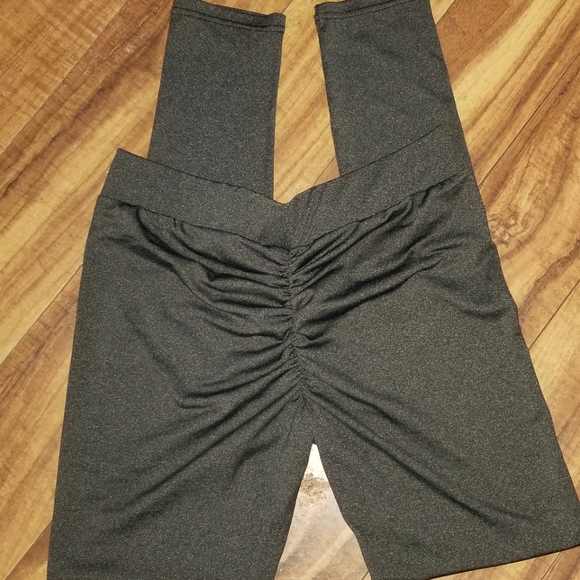 RUCHED BUTT LEGGINGS - Picture 1 of 5